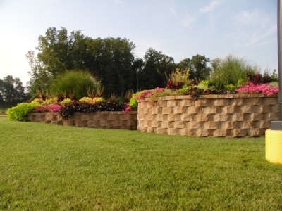 retaining walls with landscaping
